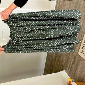 Green midi skirt pleated stretchy waist with pockets